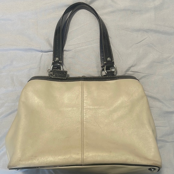 COACH LAURA Spectator Cream and Navy Blue Gently used purse. Great condition. - Picture 2 of 9